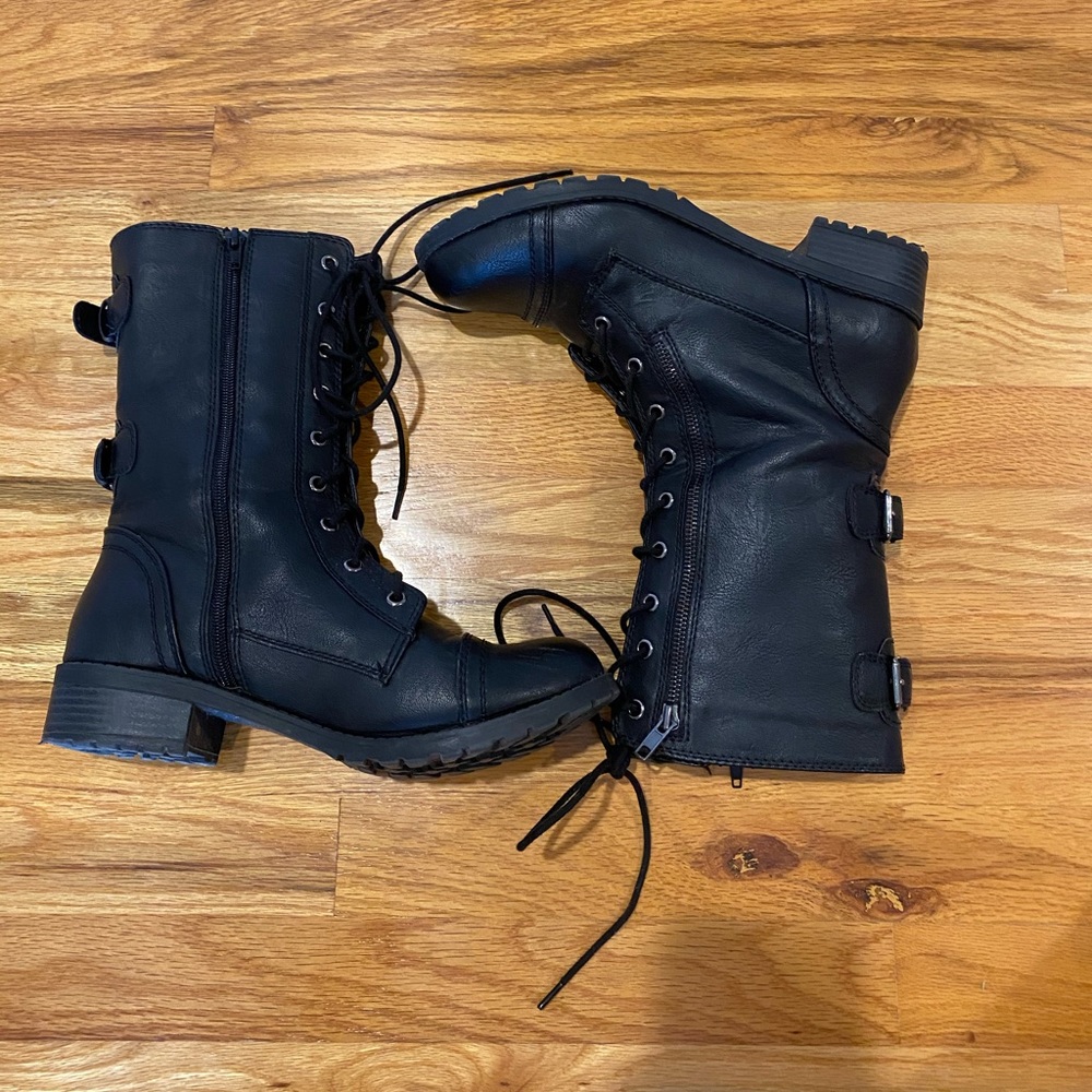Combat boots